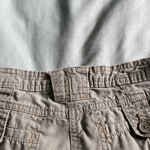 ✨90S VINTAGE LOW RISE GREEN CARGO CAPRIS✨ - Picture 8 of 9